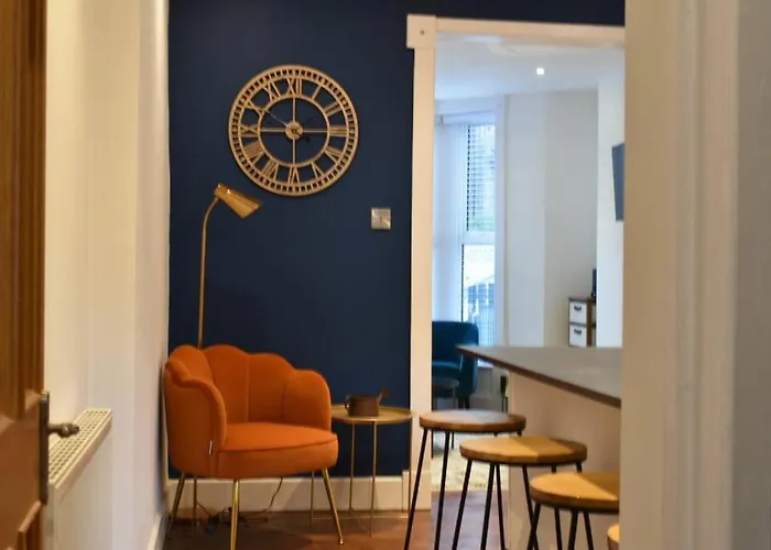 The Cheltenham, Stylish 1-Bed Victorian Apartment